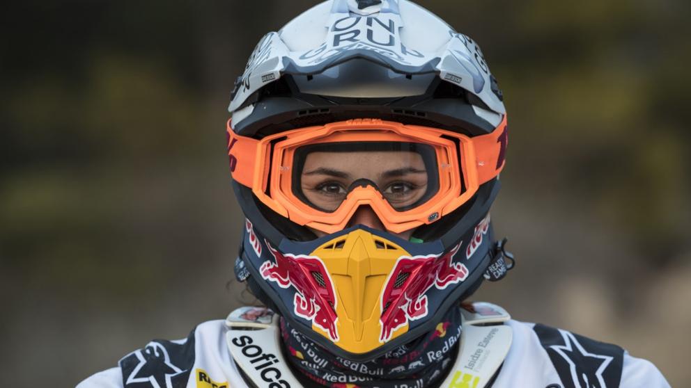 Laia Sanz participa des de 2011 en el Ral·li Dakar en la categoria de motos i ha guanyat sis edicions consecutives.
