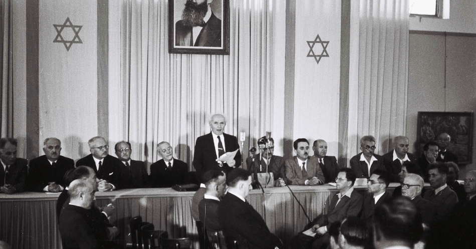 El primer ministro israelí David Ben-Gurion durant la Declaració d'Independència de l'estat d'Israel