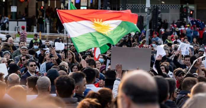 Las protestas en Irán comenzaron en septiembre de 2022. En la imagen, un grupo de manifestantes en Melbourne (Australia) protestan contra el gobierno iraní (Matt Hrkac / Wikimedia Commons)