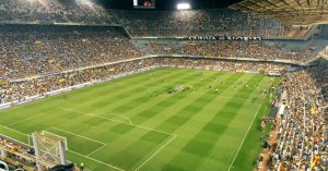 El futbolista del Real Madrid fue insultado en el estadio de Mestalla, en Valencia. (Tot-futbol/ Wikimedia Commons)