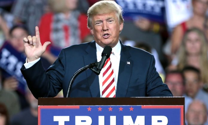 El expresidente Donald Trump ha sido acusado de delitos federales, lo que puede influir en su carrera electoral (Gage Skidmore/ Flickr)