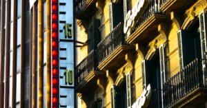 Imagen de archivo de un termómetro en la calle. Este mes de enero, las temperaturas han alcanzado registros de record (Diego Luis/ Flickr)