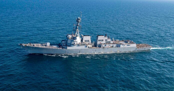 El buque portacontenedores Maersk Hangzhou fue alcanzado por un misil lanzado por los huties (U.S Central Command)