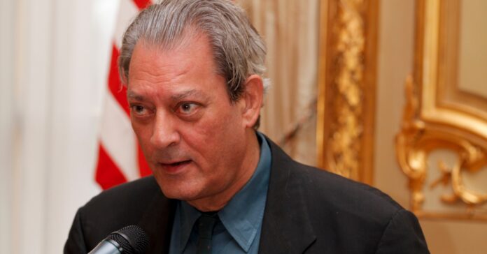 El escritor Paul Auster durante una recepción en Argentina (Embajada de EEUU en Argentina /Flickr)