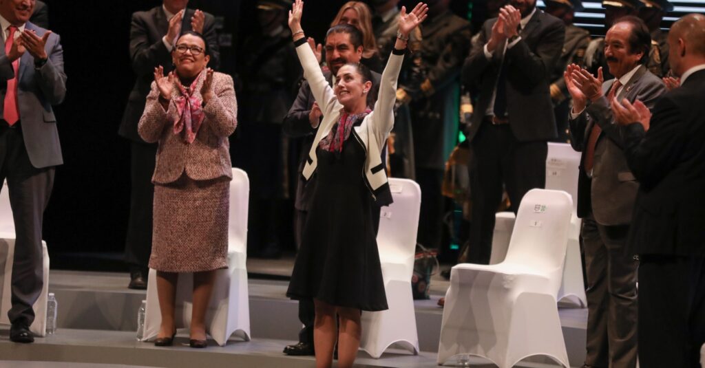 Tras tomar posesión como jefe de gobierno, Claudia Sheinbaum presentó su gabinete y programa de gobierno (EneasMX Wikipedia)