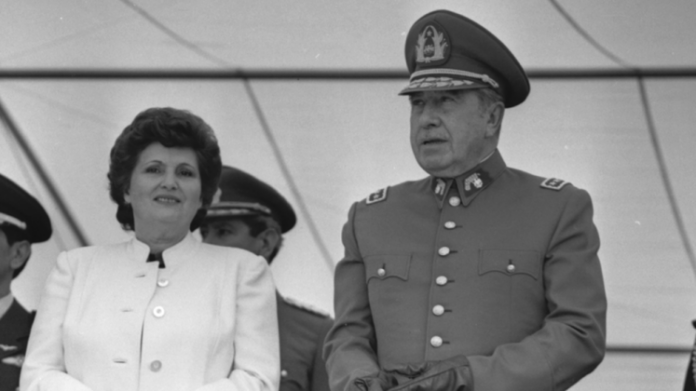 Augusto Pinochet, comandante jefe del Ejército de Chile, gobernó durante la dictadura (1973-1990) y nunca llegó a ser juzgado por los crímenes cometidos. (Biblioteca del Congreso Nacional de Chile)