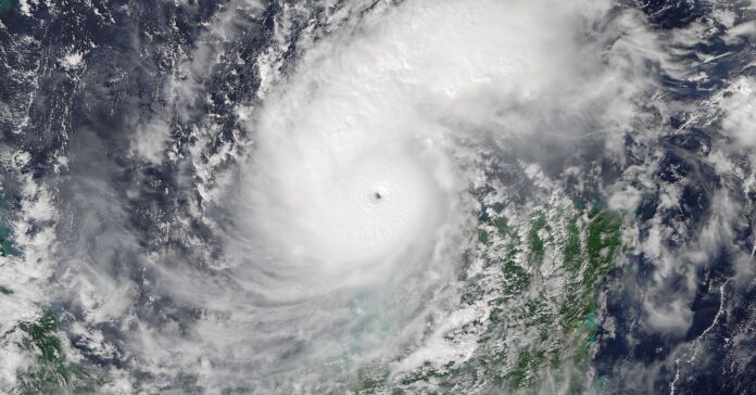 El ojo del huracán Milton visto desde satélite (VIIRS imagery from the NOAA-21 Satellite)