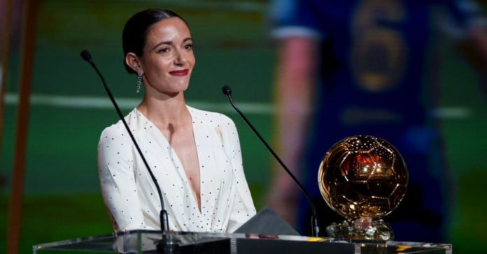 Aitana Bonmatí recogiendo el Balón de Oro/F.C Barcelona