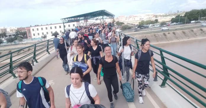 Voluntarios camino de Benetússer, Alfafar y Catarroja. (Wikimedia/Pacopac)