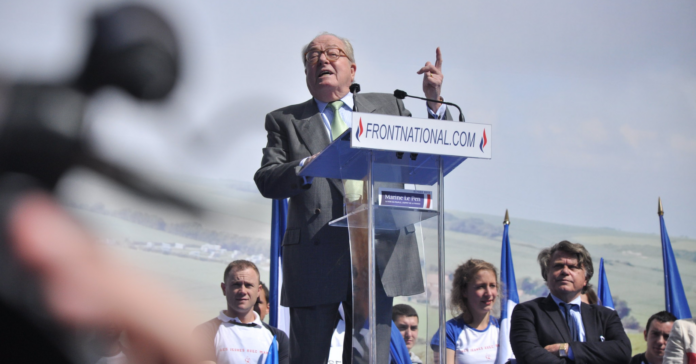 Jean-Marie Le Pen en un mitin del Frente Nacional el 1 de mayo de 2012/ Blandine Le Cain-Flickr