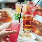 Millones de personas en todo el mundo beben alcohol con regularidad. (Burst / Pexels)