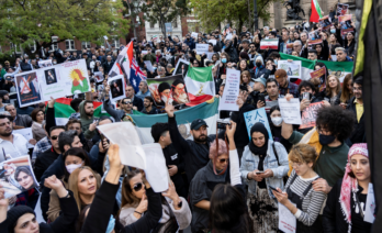 Miles de personas mostraron su apoyo a las protestas que estallaron en Irán tras la muerte de Mahsa Amini en el año 2022. (Matt Hrkac from Geelong / Wikimedia Commons)