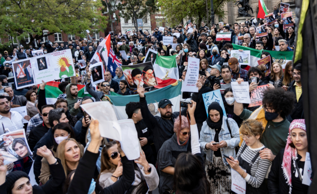 Miles de personas mostraron su apoyo a las protestas que estallaron en Irán tras la muerte de Mahsa Amini en el año 2022. (Matt Hrkac from Geelong / Wikimedia Commons)