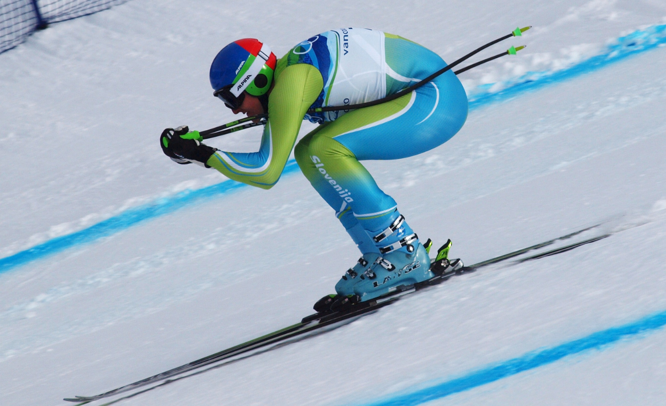 Esquiador en los Juegos Olímpicos de invierno de 2010 (Jon Wick/Wikimedia Commons)