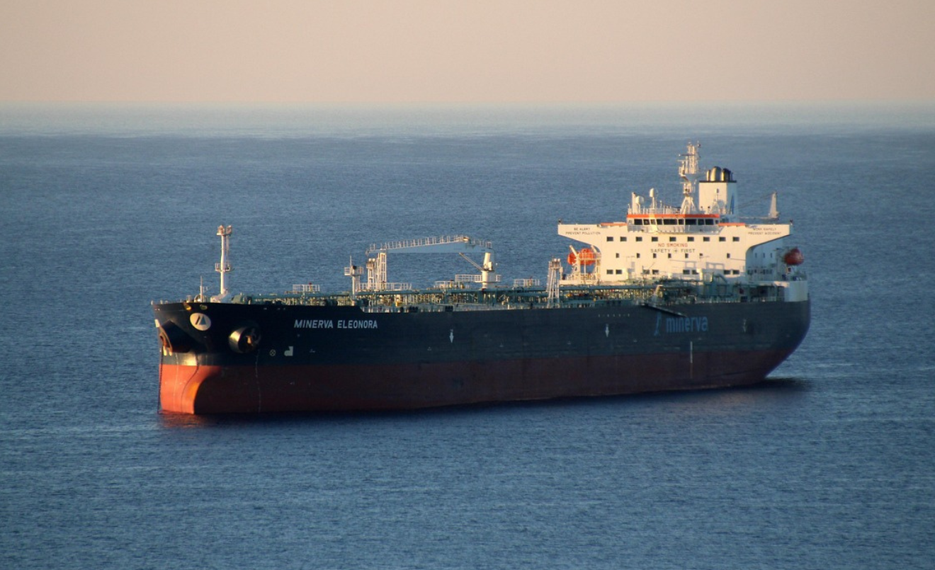 Barco petrolero en mar abierto (Pixabay/Astrid Schmid)