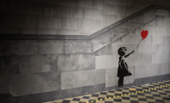 Girl with Balloon (Nena amb globus) és una de les obres més icòniques de Banksy