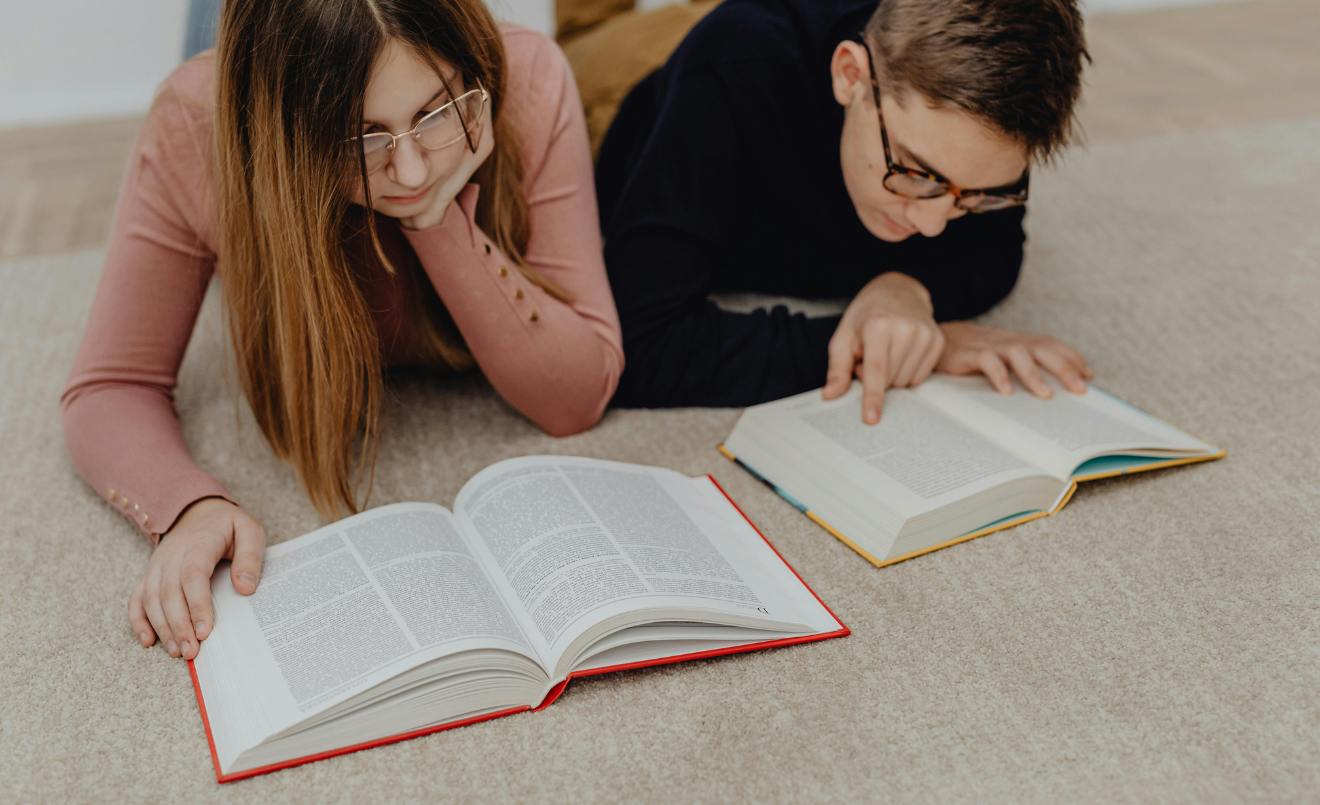 La lectura es manté com una de les principals activitats de lleure/Pexels