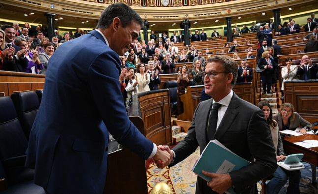 Pedro Sánchez y Alberto Núñez Feijoó en el congreso de los diputados (Wikimedia Commons)