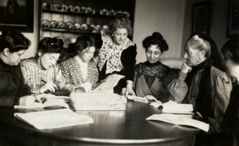 Las líderes de las sufragistas británicas Flora Drummond, Christabel Pankhurst, Annie Kenney, Emmeline Pankhurst y Charlotte Despard.